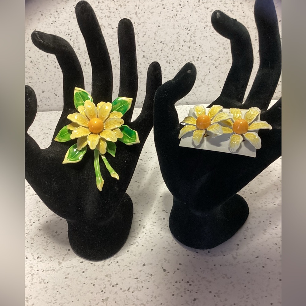 Vintage daisy flower Yellow White 3D 60s retro brooch and earring set